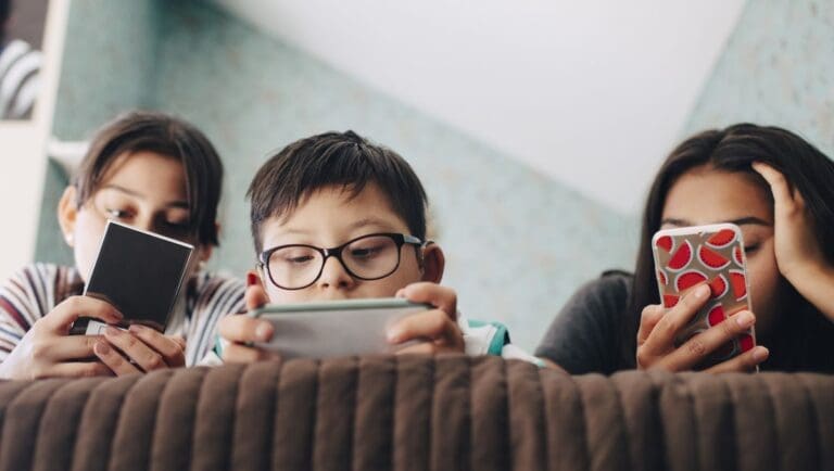 Parenting in the Digital Age: Navigating Screen Time and Online Safety for Children